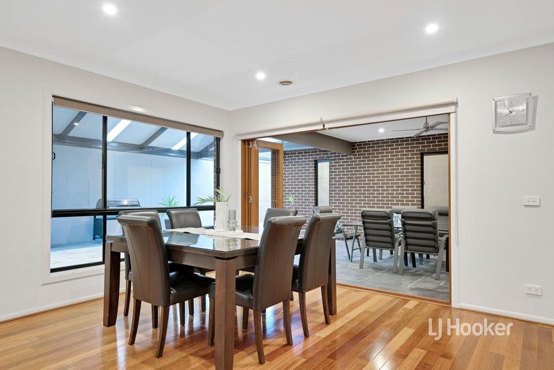 Photo - 25 Fairbridge Road, Point Cook VIC 3030 - Image 10