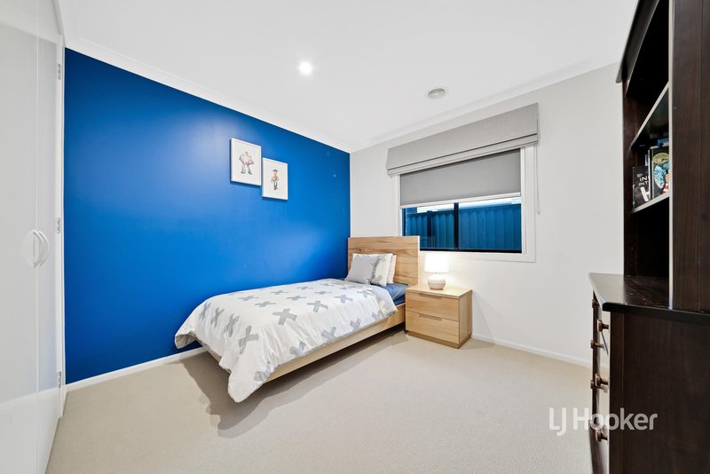 Photo - 25 Fairbridge Road, Point Cook VIC 3030 - Image 15