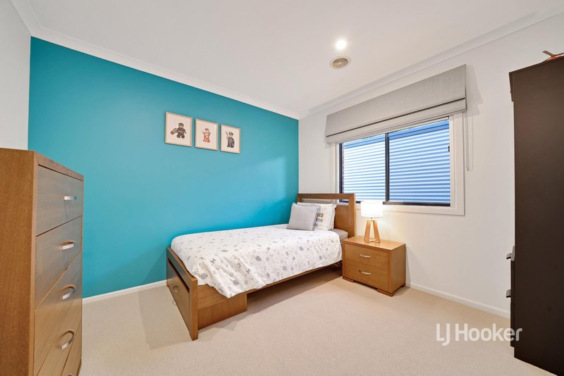 Photo - 25 Fairbridge Road, Point Cook VIC 3030 - Image 16
