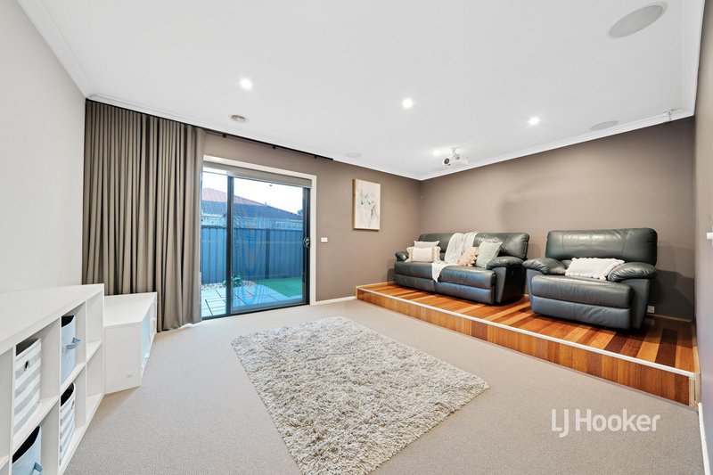 Photo - 25 Fairbridge Road, Point Cook VIC 3030 - Image 11