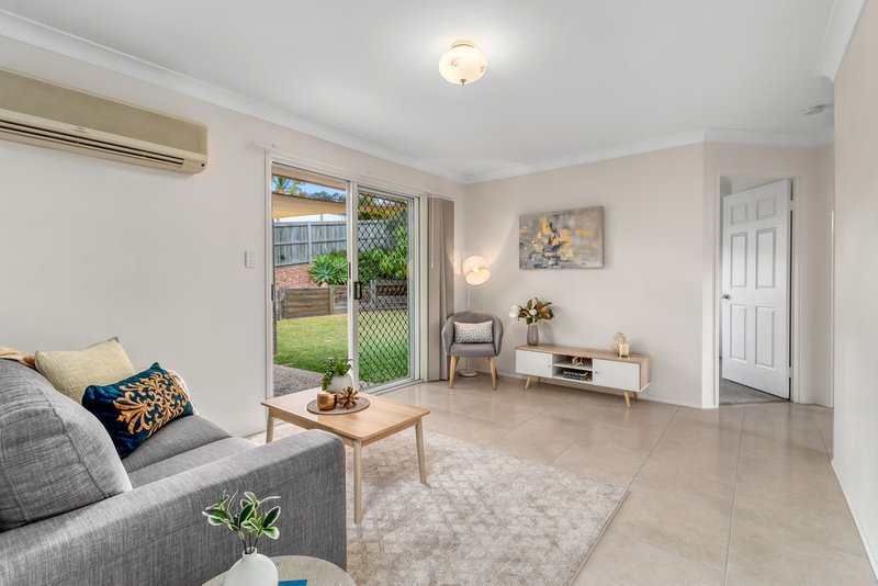 Photo - 25 Falconglen Pl , Ferny Grove QLD 4055 - Image 2