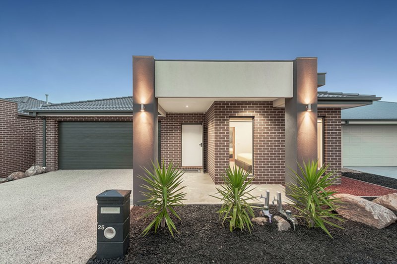 25 Falkland Road, Craigieburn VIC 3064