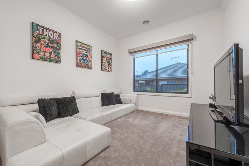 Photo - 25 Falkland Road, Craigieburn VIC 3064 - Image 7