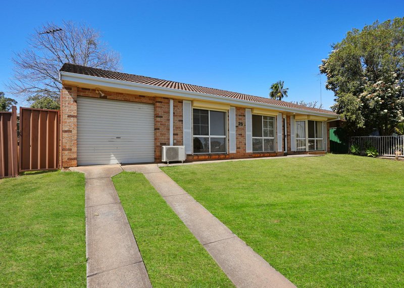 25 Fenton Cres , Minto NSW 2566