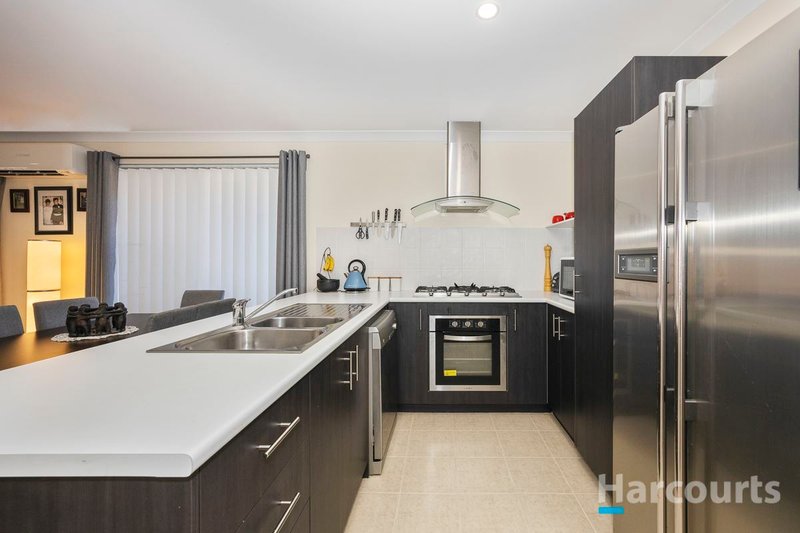 Photo - 25 Fiord Way, Aveley WA 6069 - Image 2