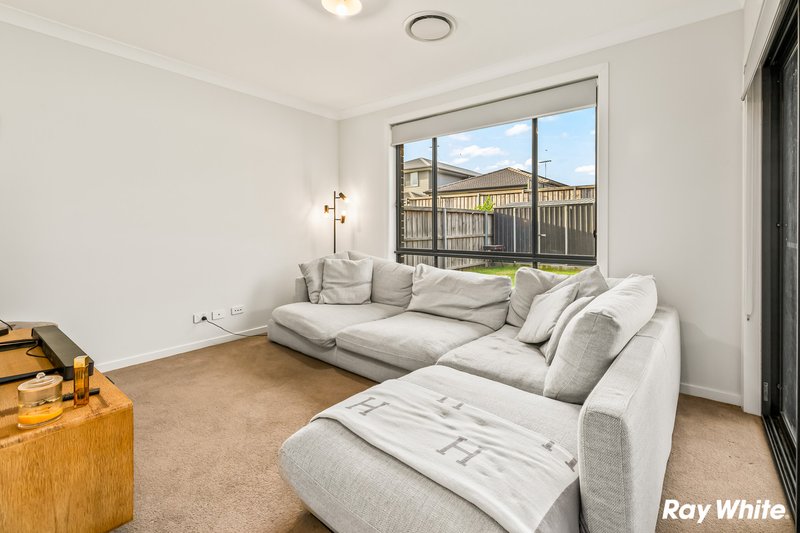 Photo - 25 Flemington Parkway, Box Hill NSW 2765 - Image 3