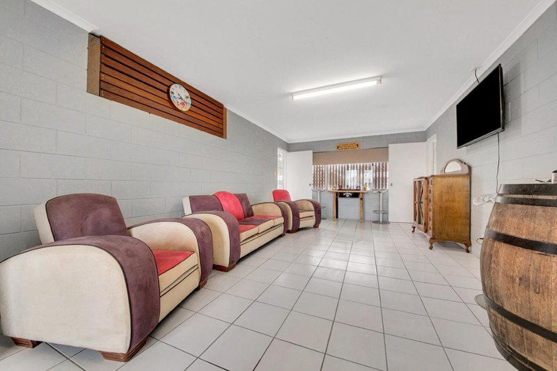 Photo - 25 Fletcher Street, West Gladstone QLD 4680 - Image 12