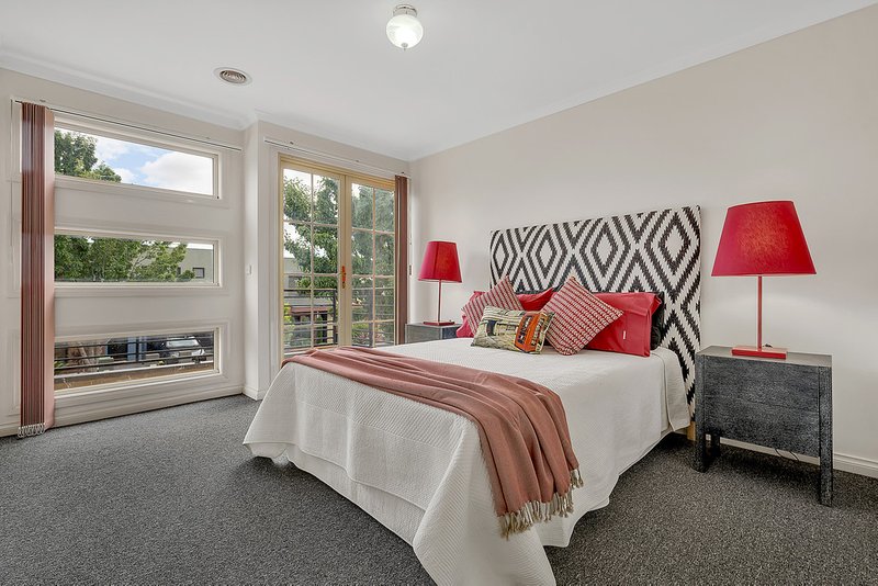 25 Flowerdale Crescent, Roxburgh Park VIC 3064