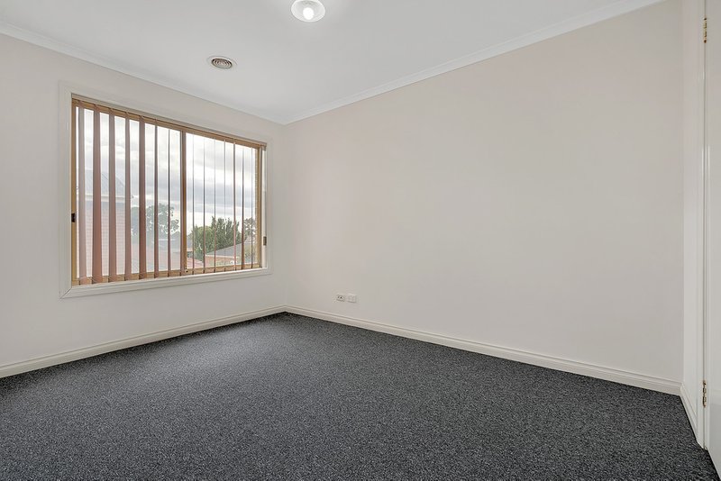 Photo - 25 Flowerdale Crescent, Roxburgh Park VIC 3064 - Image 14