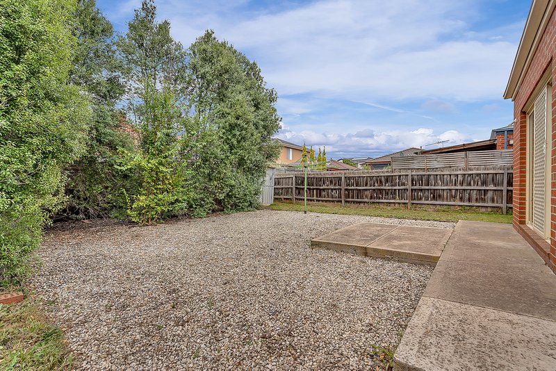 Photo - 25 Flowerdale Crescent, Roxburgh Park VIC 3064 - Image 17