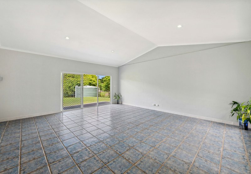 Photo - 25 Fortune Avenue, Peachester QLD 4519 - Image 11