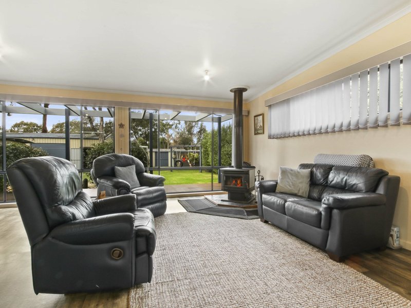 Photo - 25 Fourth Avenue, Raymond Island VIC 3880 - Image 8