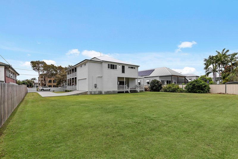 Photo - 25 Fourth Avenue, Sandgate QLD 4017 - Image 4