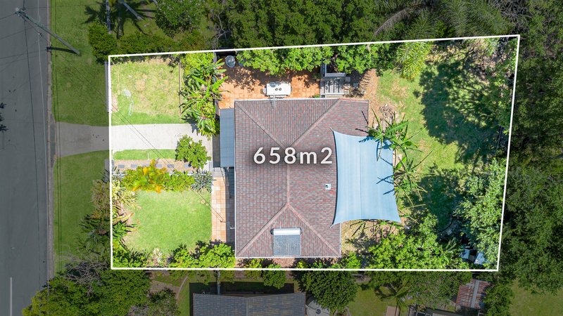 Photo - 25 Franciscea Street, Everton Hills QLD 4053 - Image 17