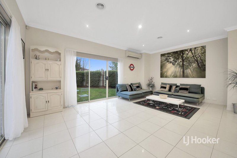 Photo - 25 Fuchsia Crescent, Point Cook VIC 3030 - Image 7