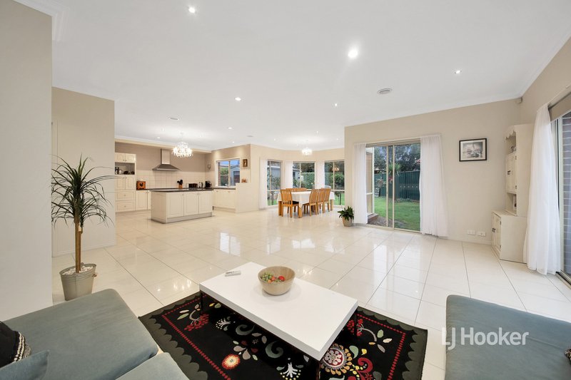 Photo - 25 Fuchsia Crescent, Point Cook VIC 3030 - Image 8