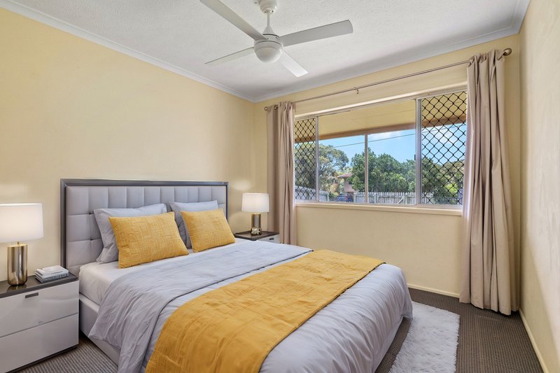 Photo - 25 Fullerton Street, Birkdale QLD 4159 - Image 6