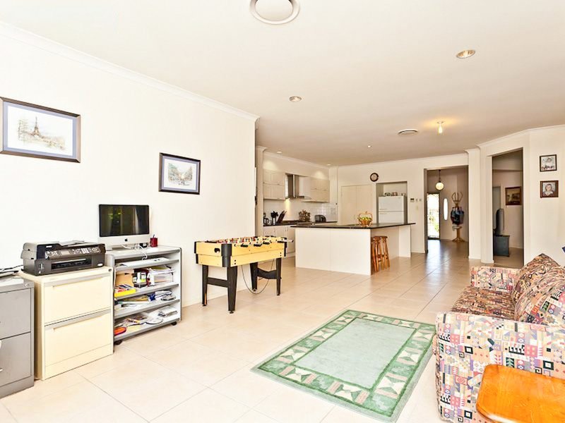 Photo - 25 Gardenia Parade, North Lakes QLD 4509 - Image 6