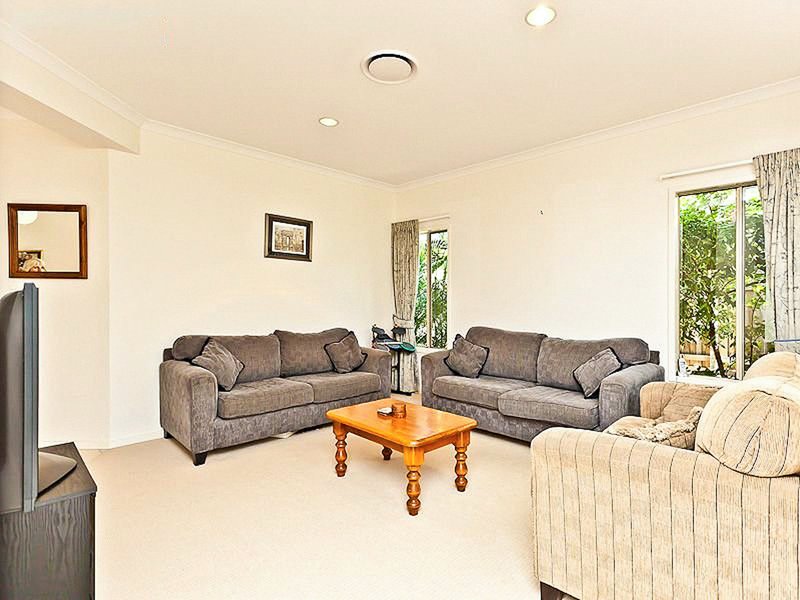 Photo - 25 Gardenia Parade, North Lakes QLD 4509 - Image 7