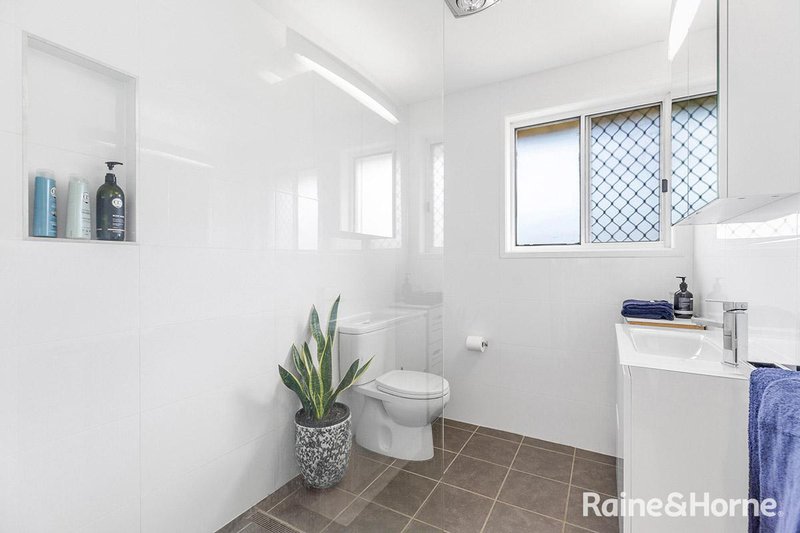 Photo - 2/5 Gen Street, Belmont NSW 2280 - Image 6