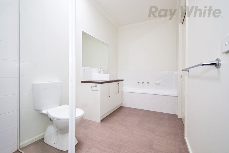 Photo - 2/5 Gladstone Street, Lilydale VIC 3140 - Image 3