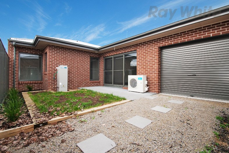 Photo - 2/5 Gladstone Street, Lilydale VIC 3140 - Image 9