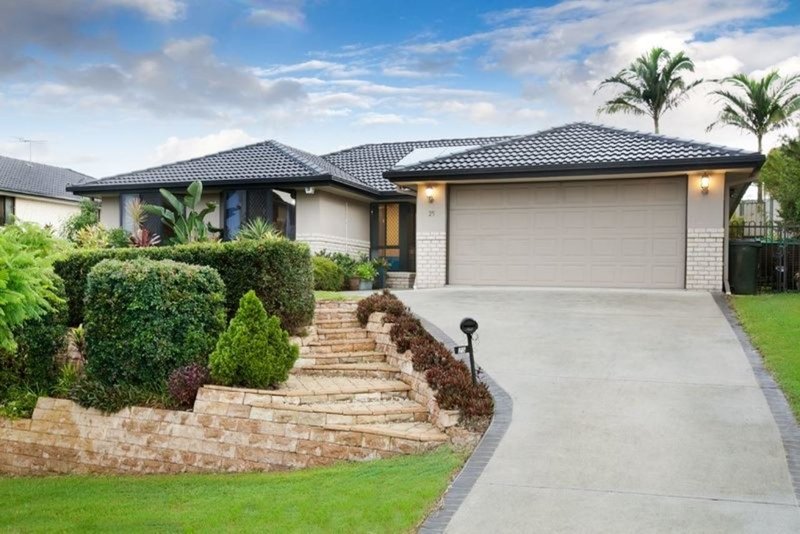 25 Gleneagles Crescent, Oxley QLD 4075