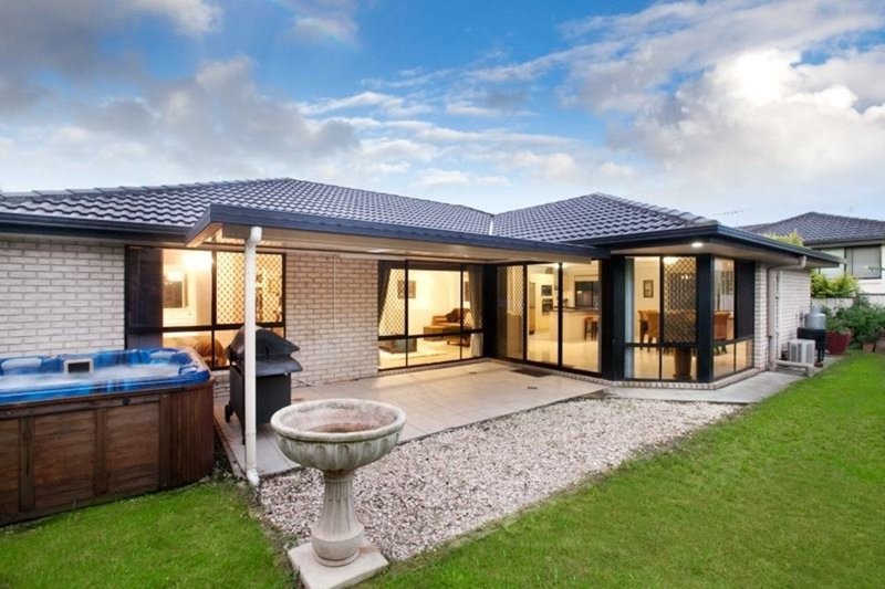 Photo - 25 Gleneagles Crescent, Oxley QLD 4075 - Image 2