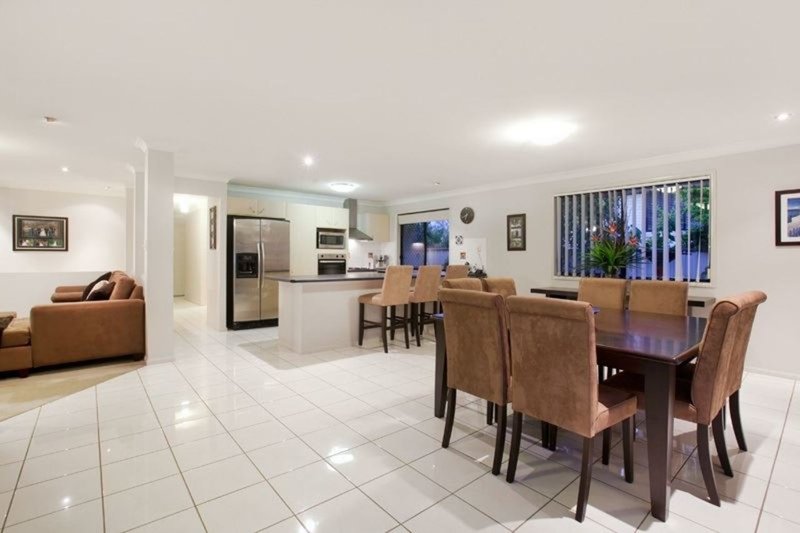 Photo - 25 Gleneagles Crescent, Oxley QLD 4075 - Image 4