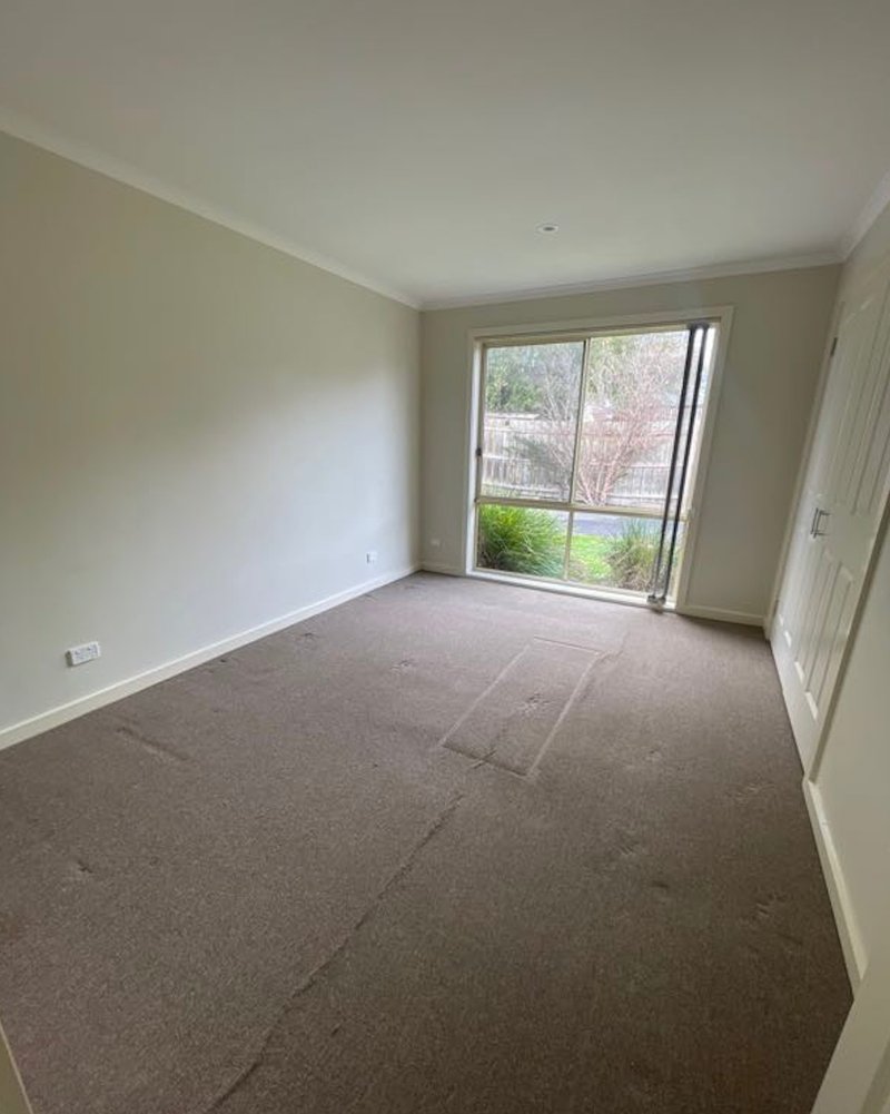 Photo - 2/5 Gordon Street, Cranbourne VIC 3977 - Image 5