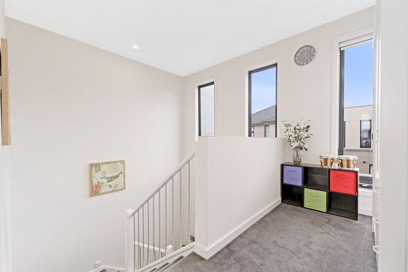 Photo - 25 Grasslands Loop, Keysborough VIC 3173 - Image 9