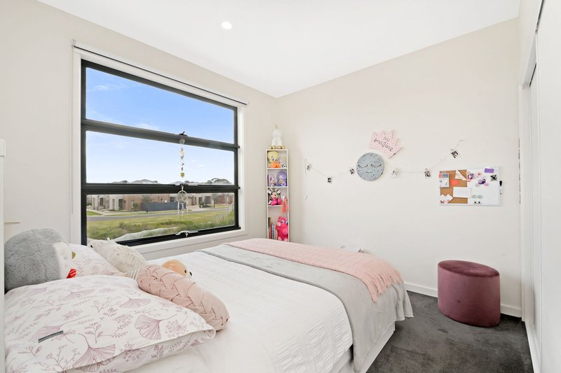 Photo - 25 Grasslands Loop, Keysborough VIC 3173 - Image 12