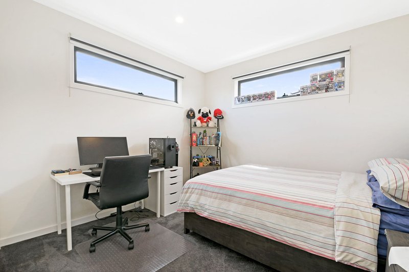 Photo - 25 Grasslands Loop, Keysborough VIC 3173 - Image 13