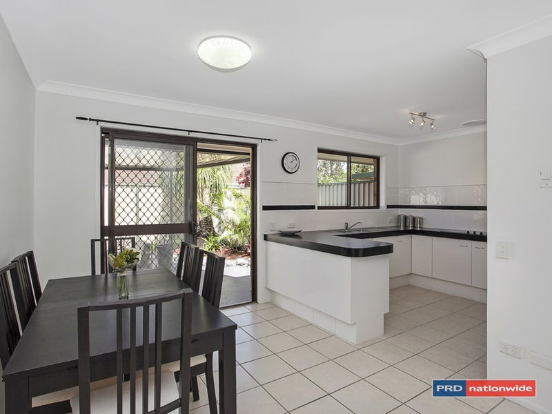 Photo - 2/5 Greenleaf Close, Burleigh Waters QLD 4220 - Image 2