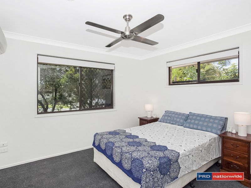 Photo - 2/5 Greenleaf Close, Burleigh Waters QLD 4220 - Image 3