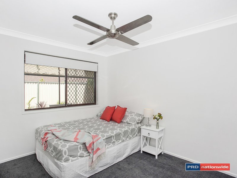 Photo - 2/5 Greenleaf Close, Burleigh Waters QLD 4220 - Image 4