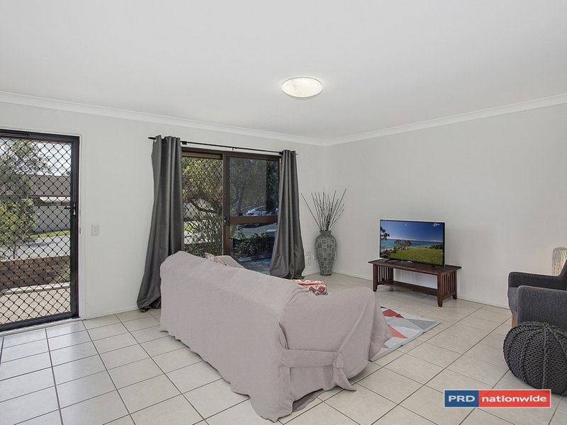 Photo - 2/5 Greenleaf Close, Burleigh Waters QLD 4220 - Image 5