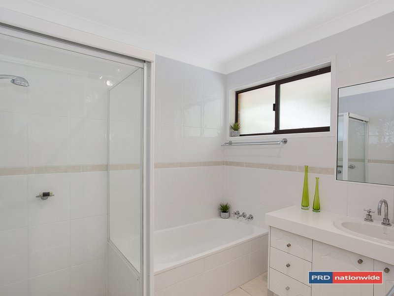 Photo - 2/5 Greenleaf Close, Burleigh Waters QLD 4220 - Image 7