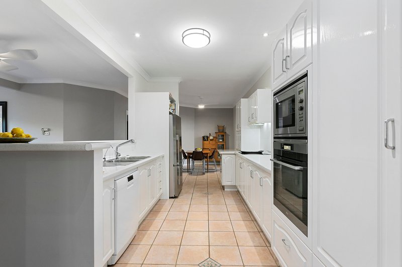 Photo - 25 Greggor Street, Wynnum West QLD 4178 - Image 4