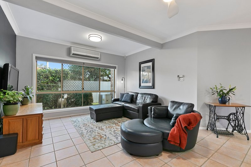 Photo - 25 Greggor Street, Wynnum West QLD 4178 - Image 5