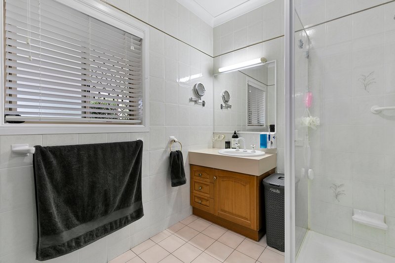 Photo - 25 Greggor Street, Wynnum West QLD 4178 - Image 9