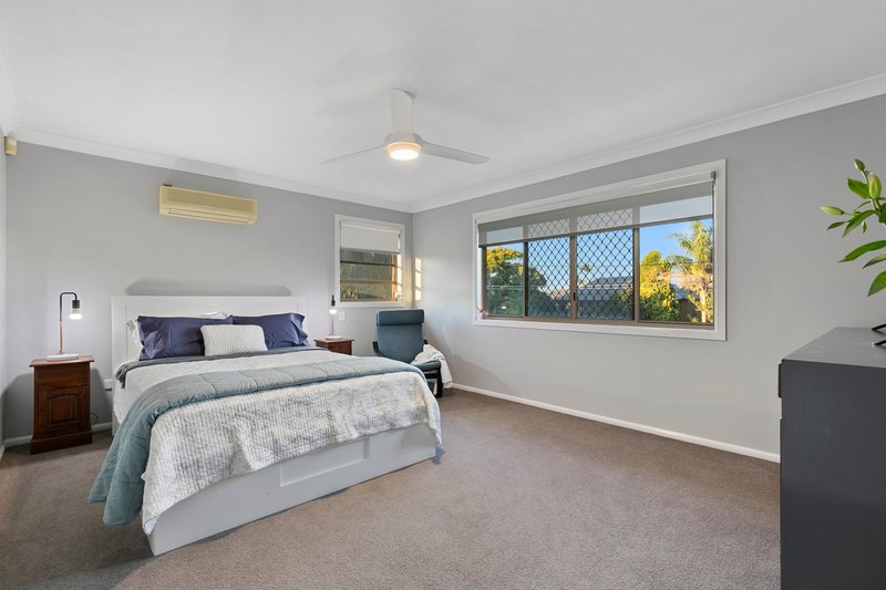 Photo - 25 Greggor Street, Wynnum West QLD 4178 - Image 11