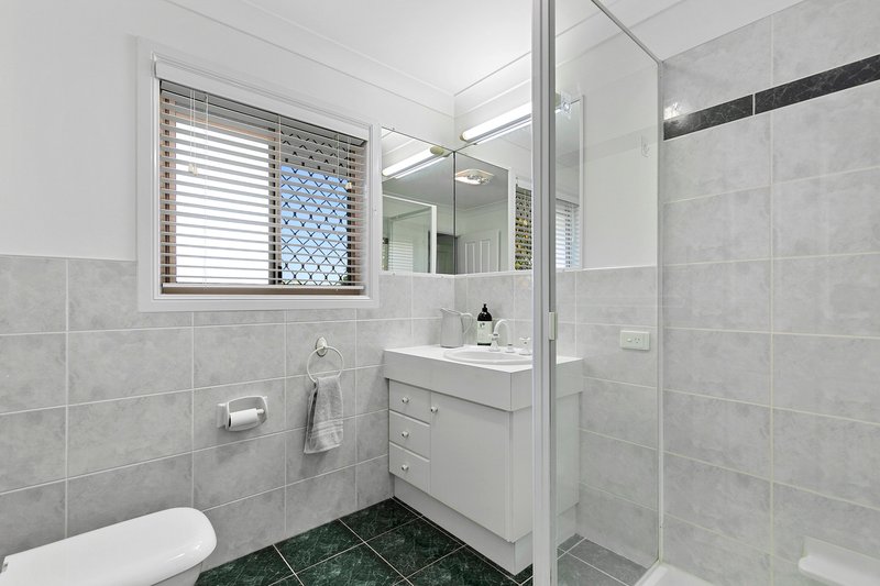 Photo - 25 Greggor Street, Wynnum West QLD 4178 - Image 12