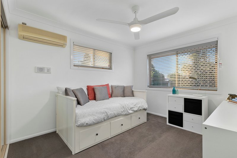 Photo - 25 Greggor Street, Wynnum West QLD 4178 - Image 13