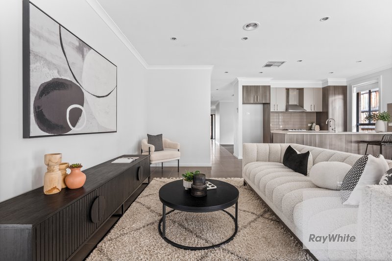 Photo - 25 Gyrfalcon Way, Doreen VIC 3754 - Image 2