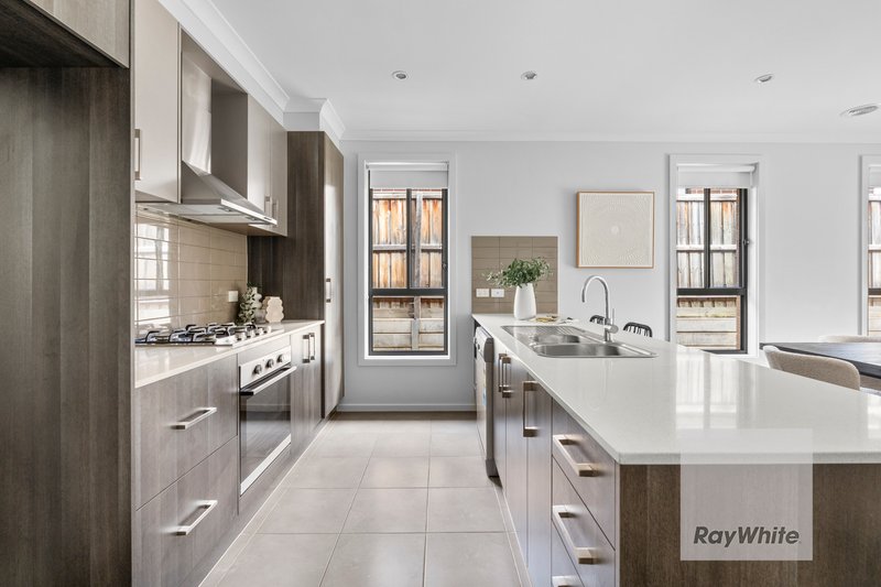Photo - 25 Gyrfalcon Way, Doreen VIC 3754 - Image 4