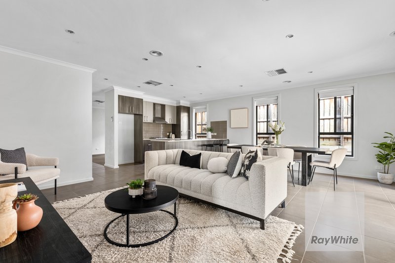Photo - 25 Gyrfalcon Way, Doreen VIC 3754 - Image 9