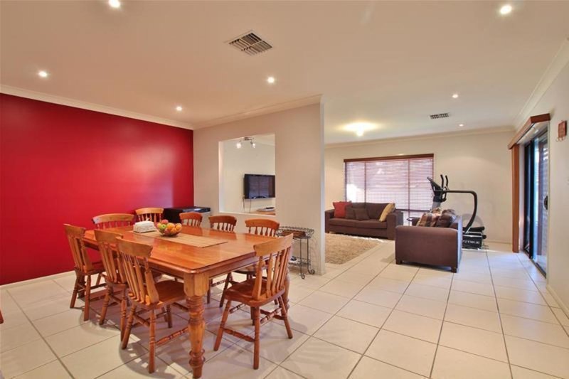 Photo - 25 Hambledon Circuit, Harrington Park NSW 2567 - Image 3