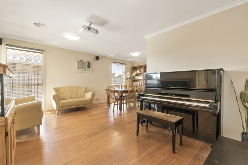 Photo - 25 Hampstead Drive, Hoppers Crossing VIC 3029 - Image 3