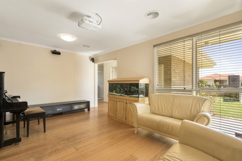 Photo - 25 Hampstead Drive, Hoppers Crossing VIC 3029 - Image 5